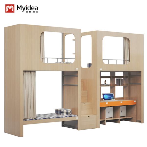 Apartamento para três pessoas com cama e escadas compartilhadas