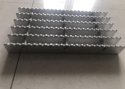 Grating de alumínio serrilhado para o tamanho personalizado matéria prima da grade 6063 do telhado