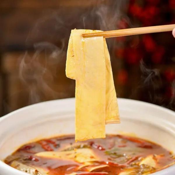 Plant Based Bean Curd Skin Vacuum Packaging Soft Texture Spicy Flavor Tofu Skin Roll