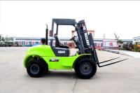 Camioneta elevadora todoterreno con vibración reducida para mejorar la seguridad en el lugar de trabajo y reducir el riesgo de accidentes