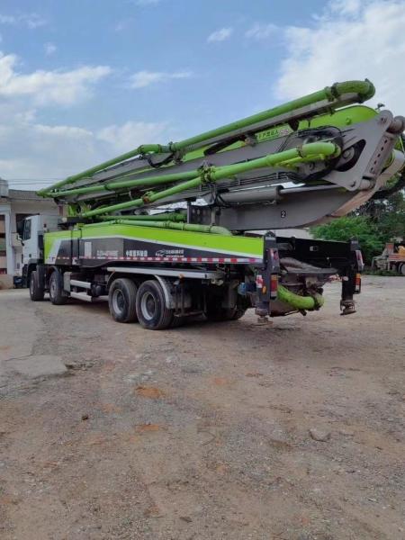 43000kg Zoomlion 56m Pompes de béton usagées camions camions pompes montées pompes de béton