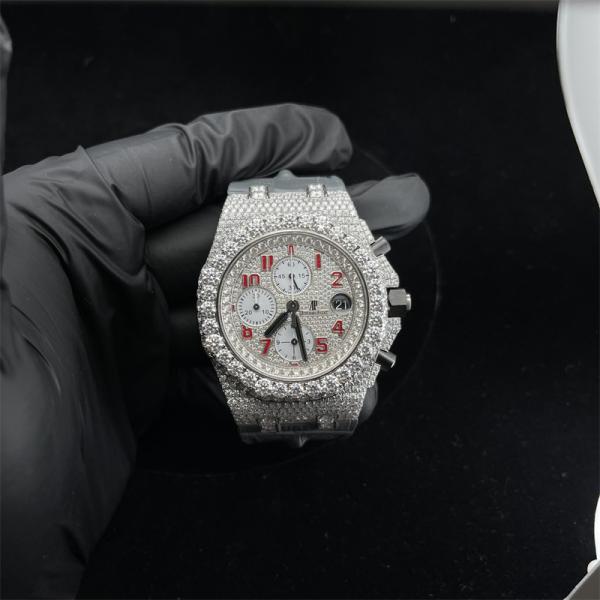 O carvalho real dos diamantes luxuosos sem conflitos olha Moissanite para o bolso amigável