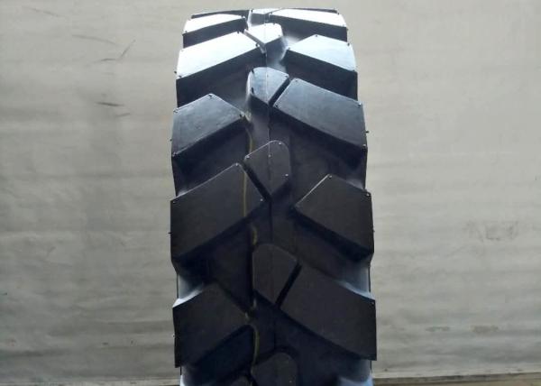 Nylon Carcass Farm Wagon Tires 7.50-16 Puncture Resistance In Tropical Mountain Area