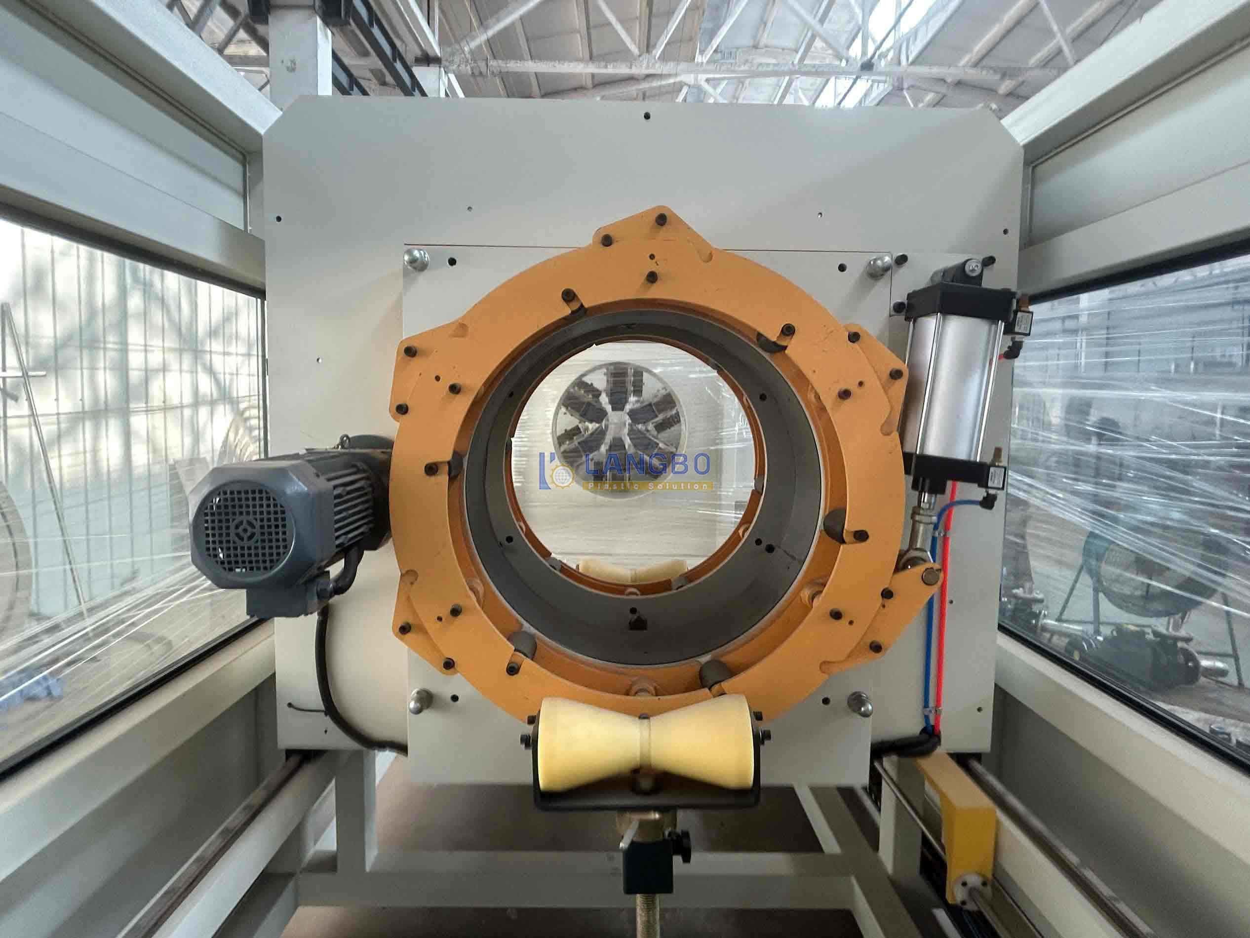 High Output PE Pipe Extrusion Line For HDPE Pipes Sized 75 To 450 Millimeters Featuring Chiller Water Cooling 