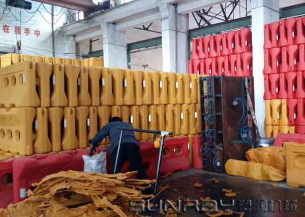 Automatic Plastic Extrusion Molding Road Barrier Making Machine 8.7 X 3.5 X 6.4M
