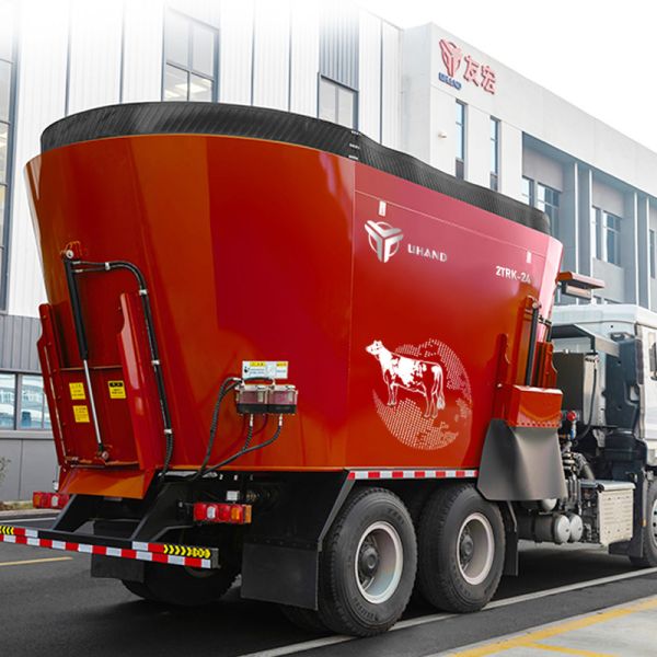 16m³ Two Auger Truck Mounted TMR Mixer For Medium Scale Livestock Farms