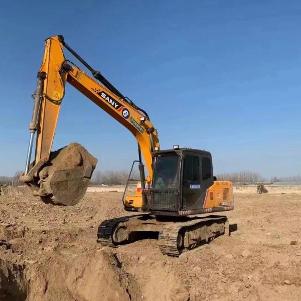 Excavadora Sany SY135C com cilindro hidráulico original usado com 13500 peso operacional