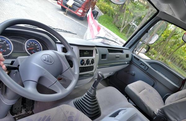 Foton Ouman ETX 5 Series Heavy Duty Tractor Trailer 310HP 4X2 Tractor Unit