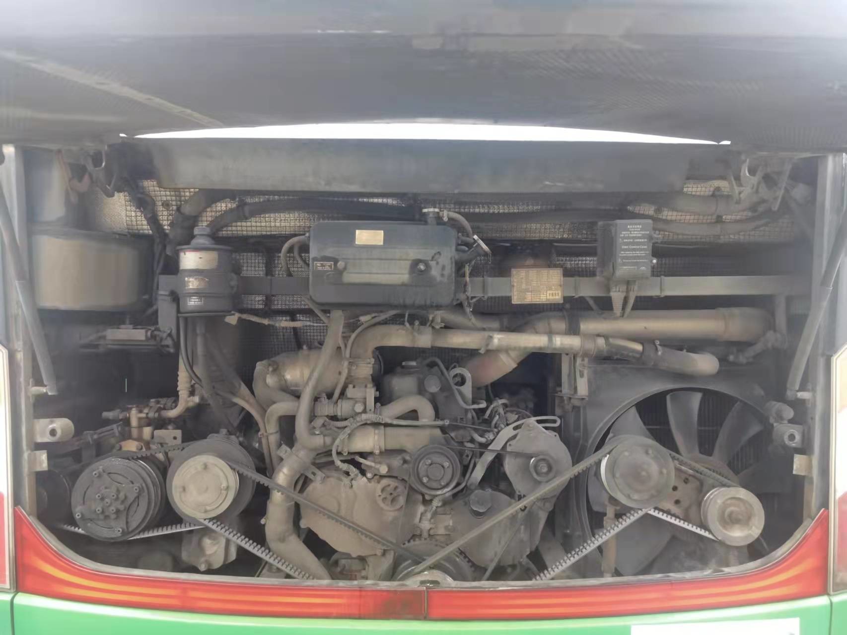 Мест автобуса 35 Yutong экскурсионного автобуса ZK6908 двигатель Yuchai автобуса каботажного судна ручного привода мини левый
