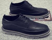 Les rétros espadrilles respirables de la brogue des hommes en cuir ont piqué renforcé