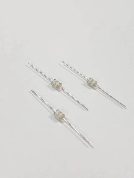 Tubos de descarga de gás de alta tensão / Tubos de descarga de gás de proteção axial UL reconhecido < 1PF Capacidade