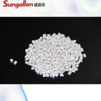 Contenu en poudre de bois Granules de plastique de PP modifiés Matériau élastomère TPE Résistance à la chaleur du moulage par injection