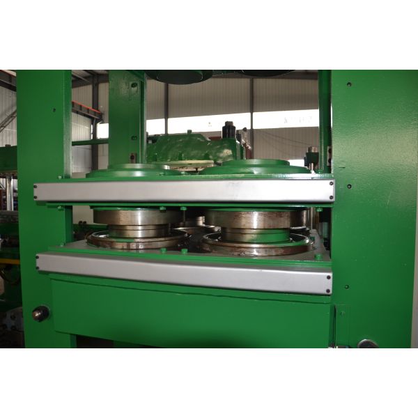 Industrial Solid Tire Making Machine Rubber Tire Vulcanizing Press for Wheelbarrow