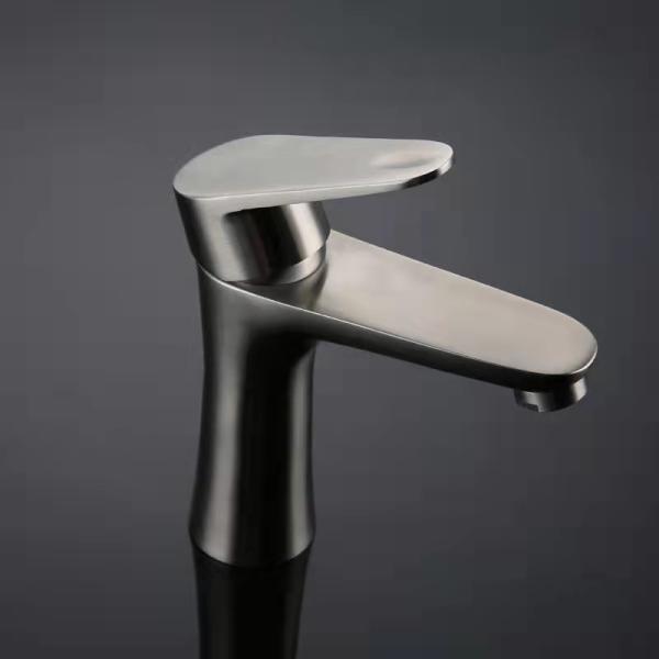 Stainless Steel Mixing Valve for Multifunctional Hot and Cold Water Tap in Bathroom