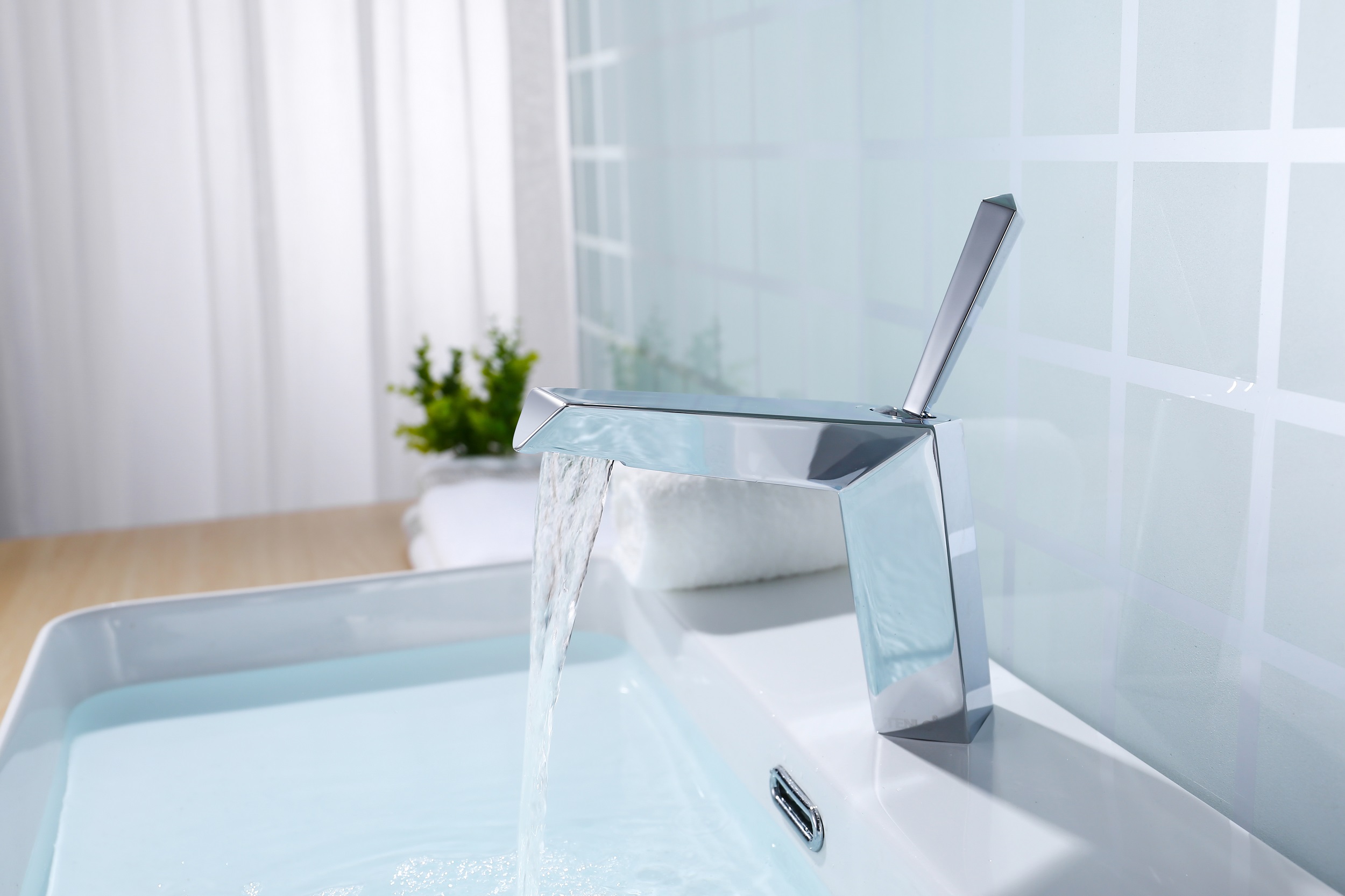 Смеситель почищенного щеткой Countertop Faucets таза Ванная комната горячий и холодный крана
