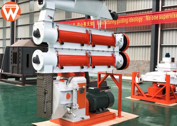 High Capacity feed pellet making machine / Chicken Pellet Machine With Siemens Motor SKF Bearing