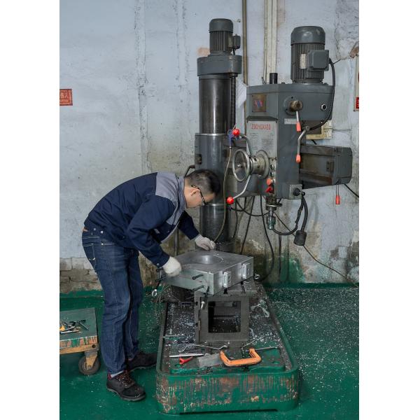 Гайки нержавеющей стали M33X1.5 длины 9.5mm скрепляют болтами обслуживания CNC прототипа подвергая механической обработке