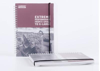 Do caderno duro da tampa do emperramento espiral cor completa deslocada para trabalhos de casa dos estudantes