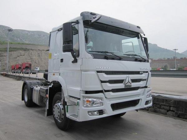 RHD Howo Tractor Head Truck 30 Tons 4X2 6 Wheeler Sinotruk 290hp Trailer Truck Head
