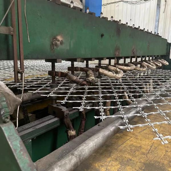 75 × 150mm High Security Welded Razor Mesh Fence