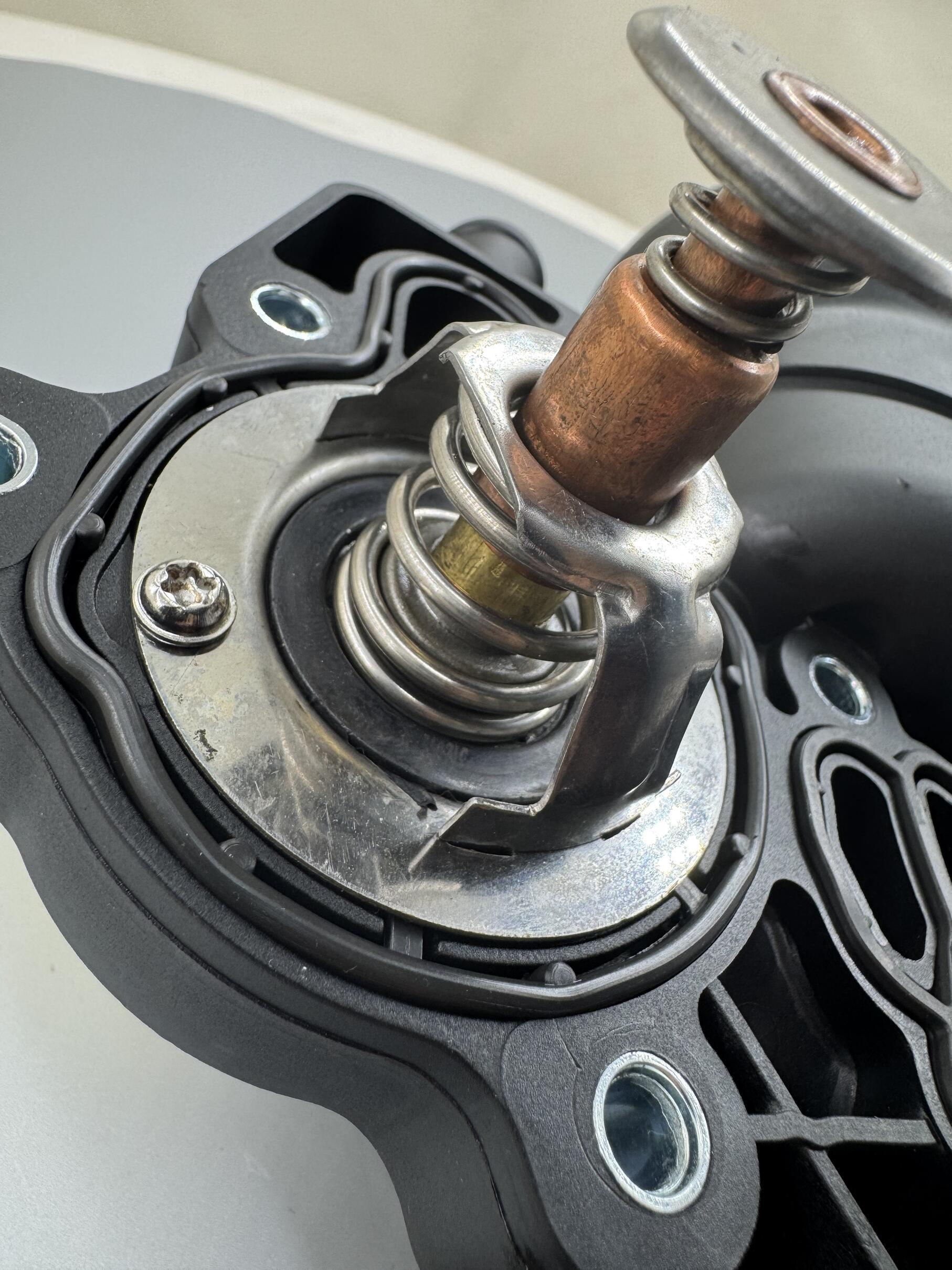 High-Quality Plastic Oil Filter Housing Assembly 059 115 389 K for 3.0T CRC Diesel Engines
