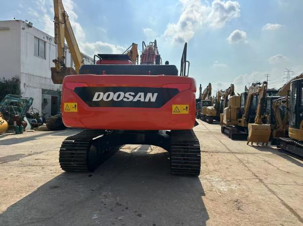 En bon état, utilisé, excavateur Doosan DX225LCA, de seconde main.
