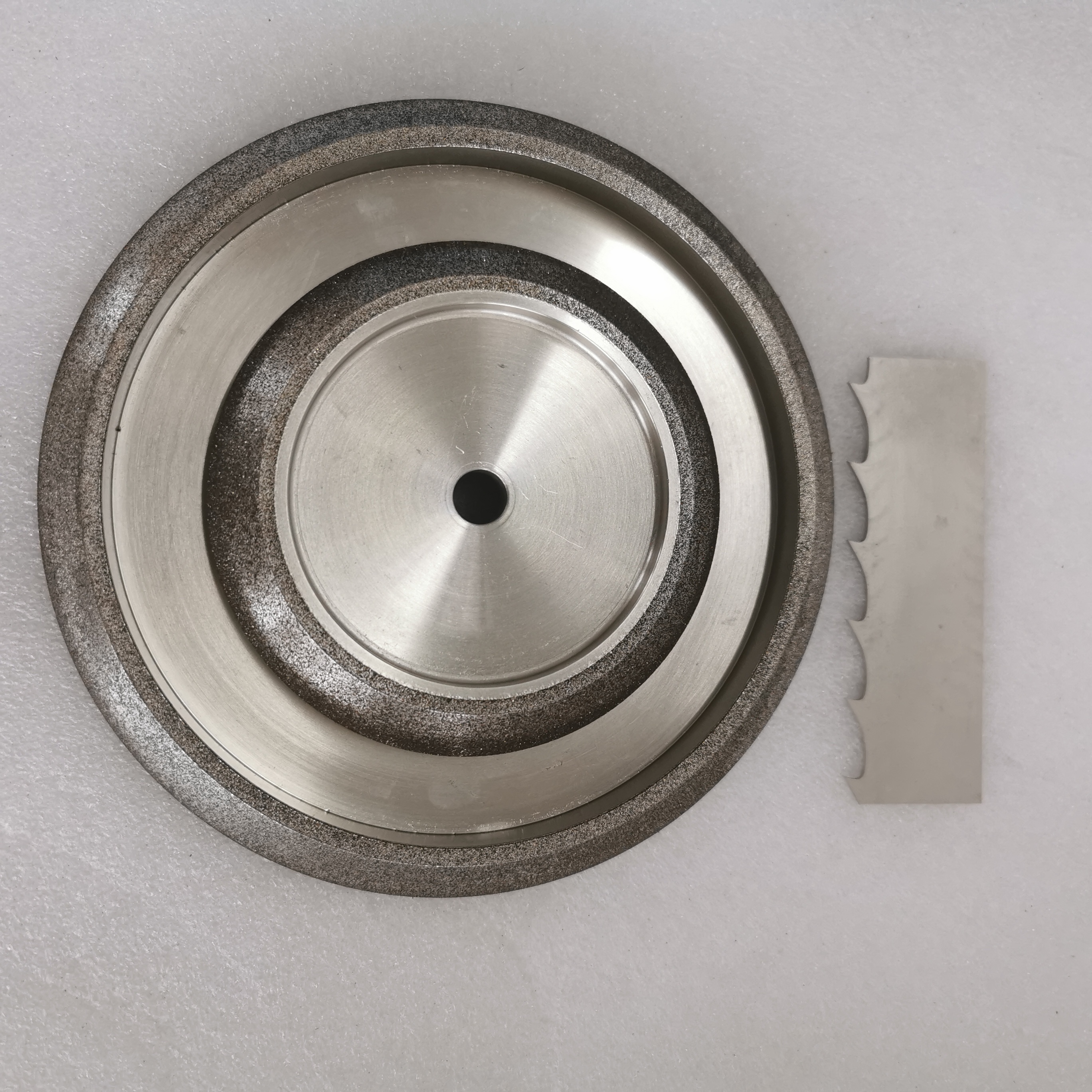Electroplated CBN Sharpening Wheel with Tooth Pitch 22mm and Inner Hole 25.4mm for Band Saw Blade