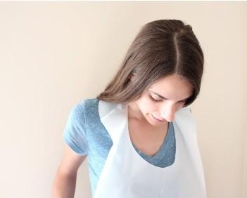 White Disposable Polythene Aprons On Roll HDPE LDPE Apron For Food Industry