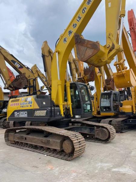Uma escavadeira de segunda mão Sumitomo, em muito bom estado, disponível agora.