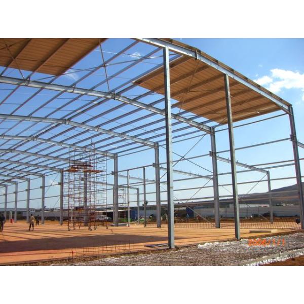 Современное стальное жилое здание с фасадной конструкцией