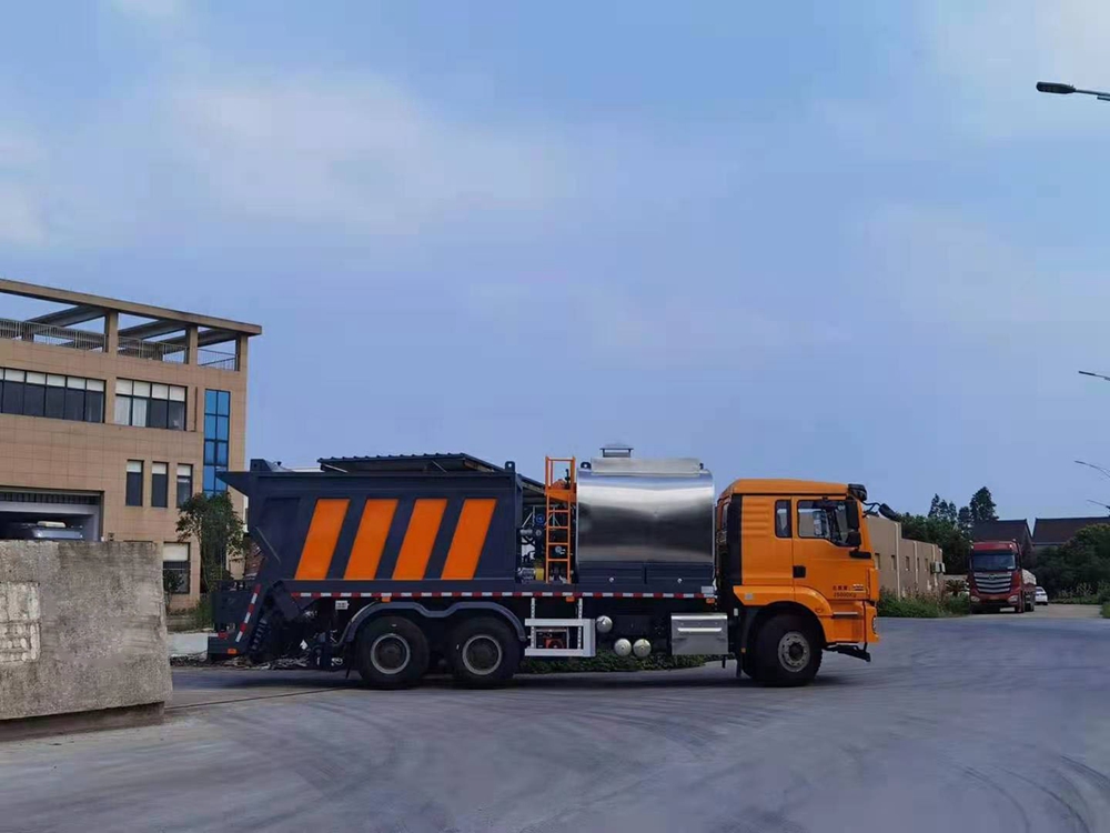Sinotruk HOWO 6x4 Asphalt Bitumen Synchronous Chip Sealer Truck для обслуживания дорог