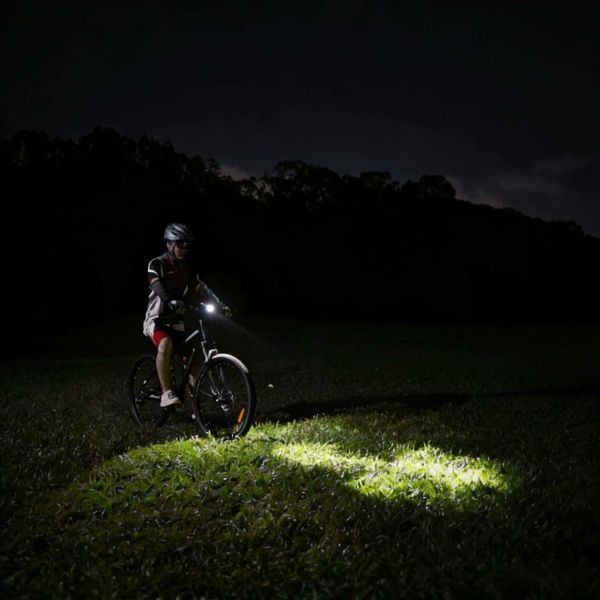 600 Lumens High&Medium Beam Light Front Light Rechargeable Waterproof Bicycle Headlight