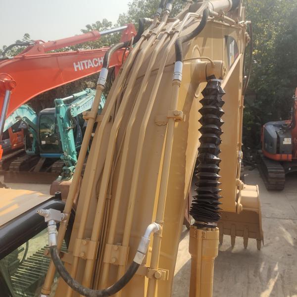 The used cat320C excavator is imported from Japan
