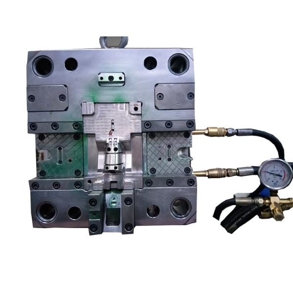 Создатель прессформы впрыски пластмассы бегуна 0.05мм электронных частей горячий