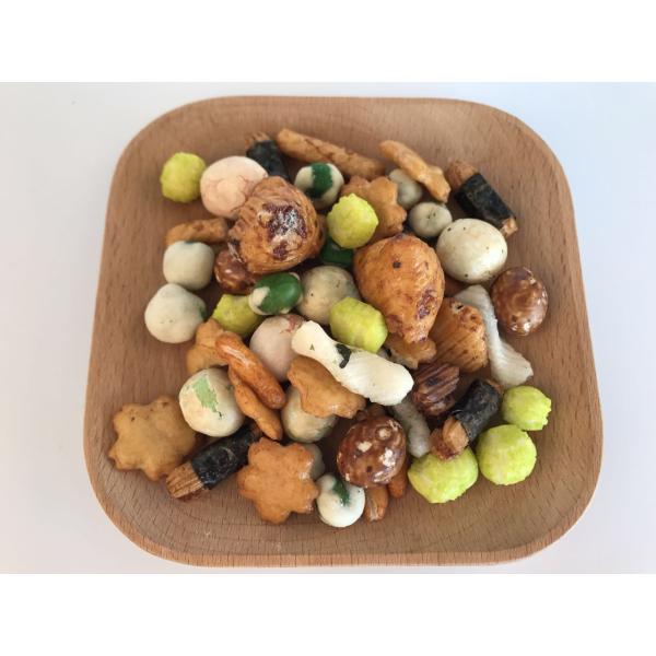 La préparation épicée de biscuit de casse-croûte de nourriture d'arachide/riz 2 faible en calories dans le détaillant met en sac