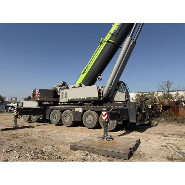 2020 Zoomlion Used Crane ZTC4000V653 Main Boom: 81m Jib: 42m Counterweight: 100 Tons Operating Hours: 3141h Excellent Working Condition.