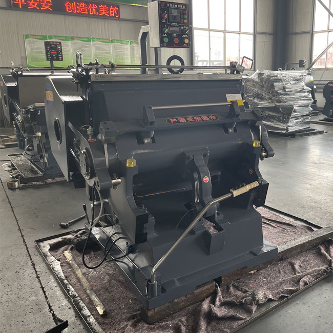 Коробка автоматического питания рифленая умирает автомат для резки 7.5kw ориентированный на заказчика