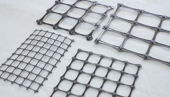 O reforço macio Geogrid do solo da fundação moeu elástico bidirecional do polietileno da grade