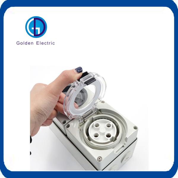 Material de conector de latão utilizado na tomada à prova de chuva da Zealand para aplicações industriais