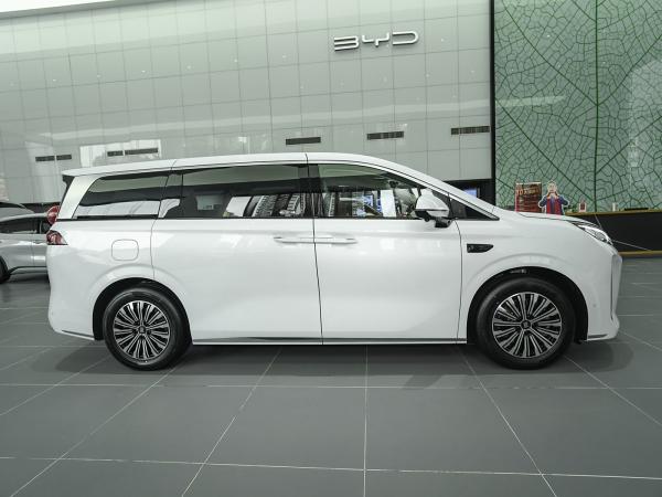 Car Sales Near Me Made In China BYD Xia MPV New Energy Hybrid Gas 1.5T MPV EV Car