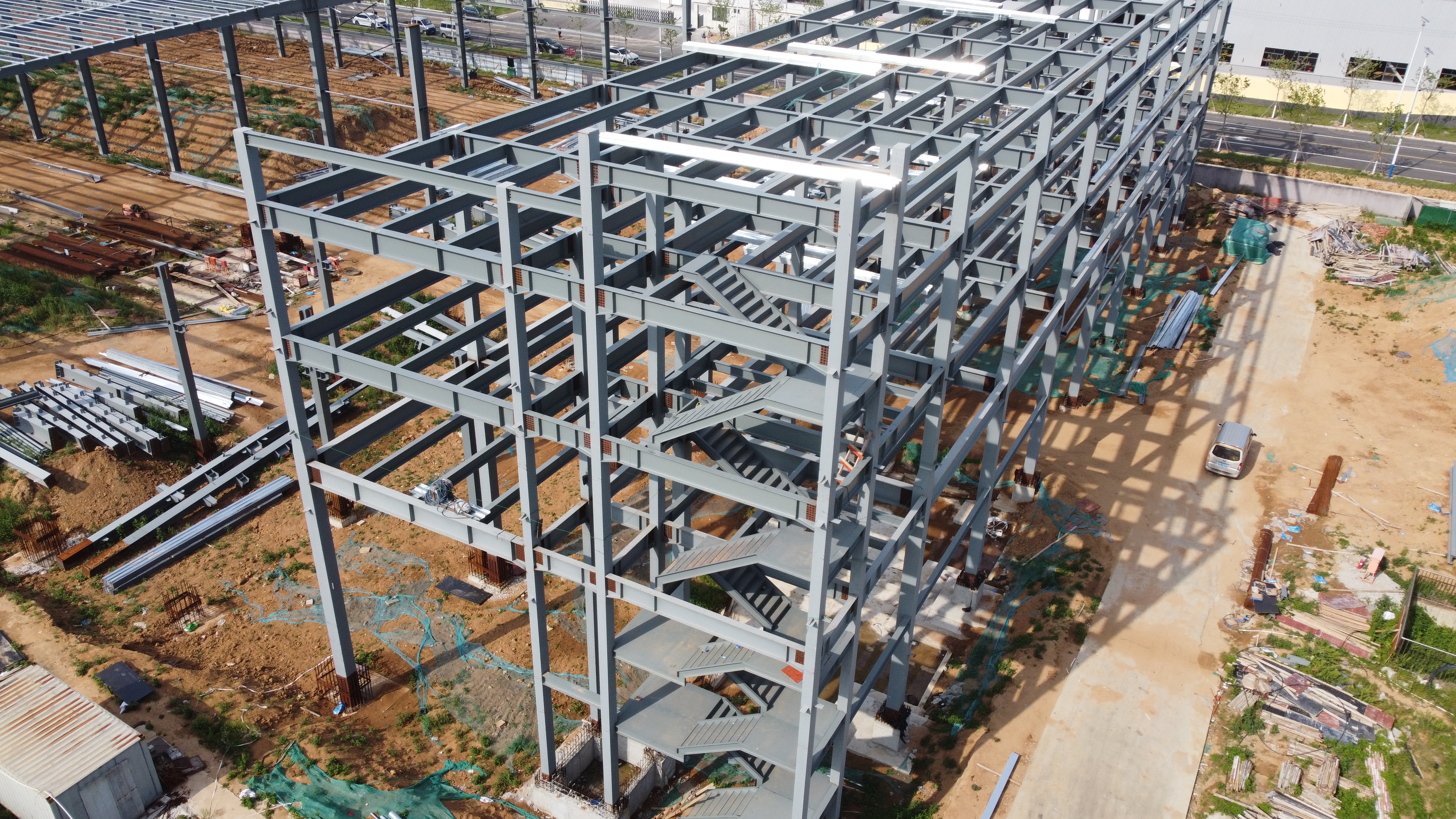 Modern Multi-Storey Steel Office Building With Feature Layout