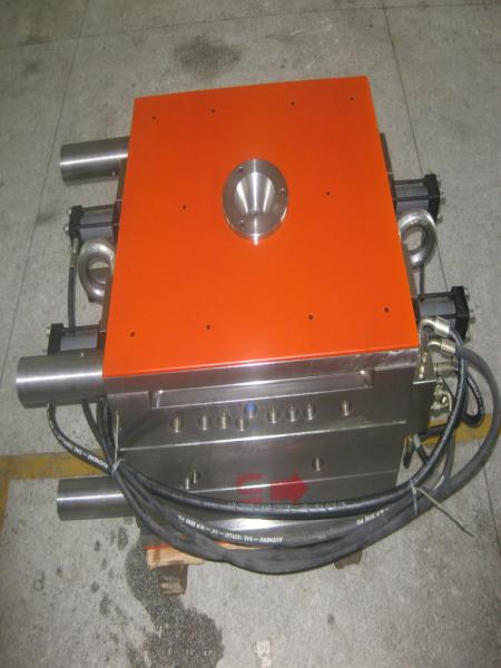 Multi Cavity Hot Runner Injection Molding DME , Plastic Injection Moulded Components