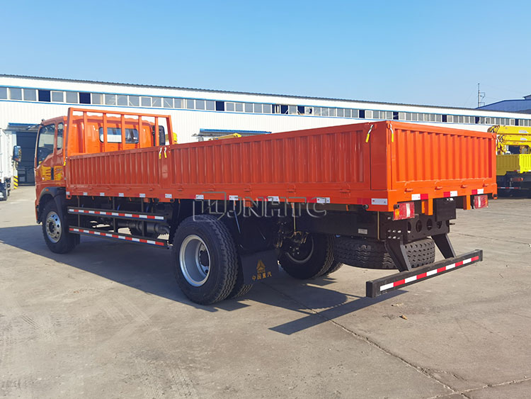 Горячая продажа HOWO грузовые грузовики 4X2 6 колес 8-10Тн свет правого привода с кондиционером