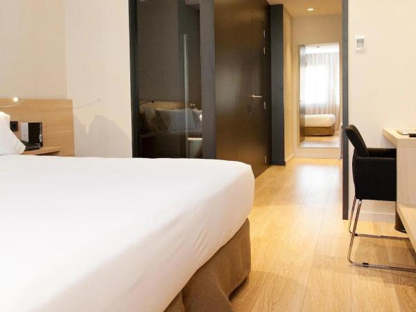 Tanzania Dodoma hotel style apartment of laminate bed set furniture with wardrobe and TV cabinet luggage stand