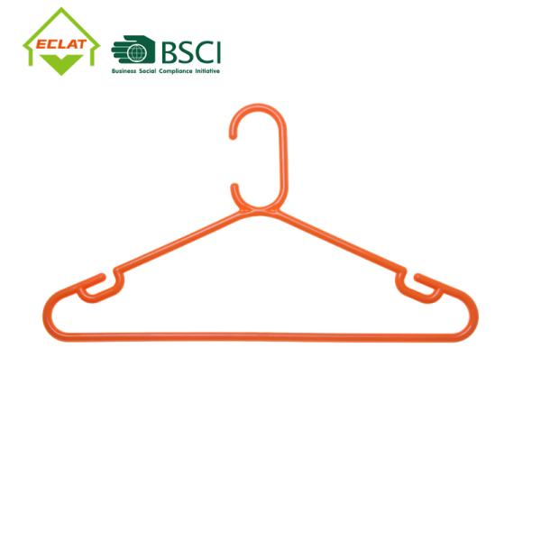 Эргономические оранжевые пластиковые вешалки трубки надрезали плечи