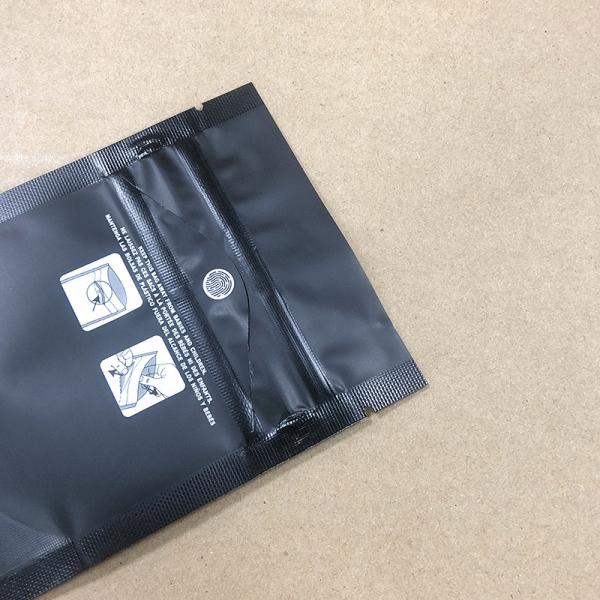 Plastic Composite Packaging Bags Global Style Packaging Bags Food Betel Nut Child Lock Seal Clavicle Bags Child Lock Zipper Bag