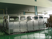 Устойчивая производительность Маленькая бутылочная машина для наполнения и закрытия