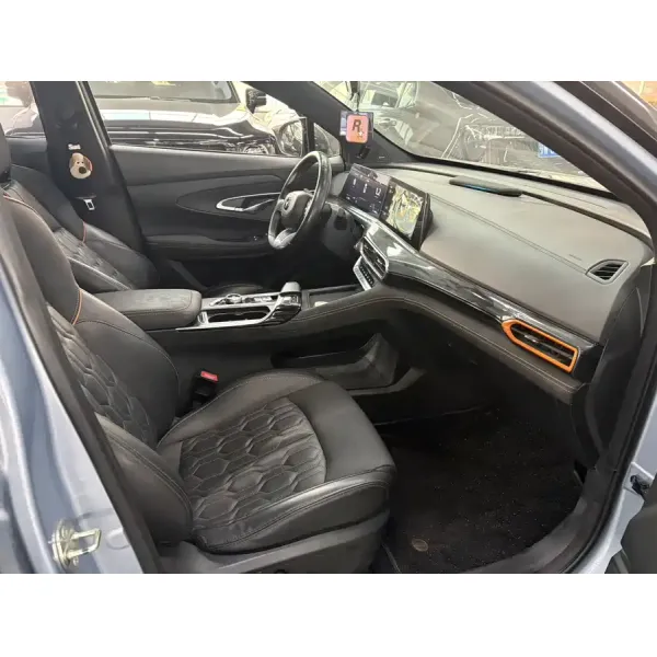 2024 Changan UNI-T Chinese Gasoline 5-seat Compact SUV 7-speed Wet Dual-clutch 205km/h