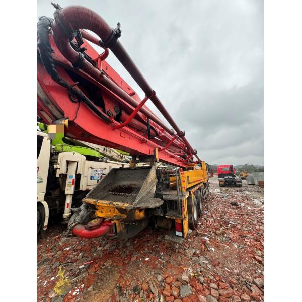 Pumpas de hormigón Pusmeister 42m Venta directa con 4 ejes colocando bombas de hormigón