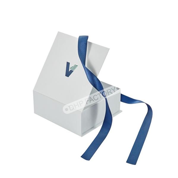 Boîtes cadeaux blanches durables avec couvercles magnétiques Box d'emballage de bijoux